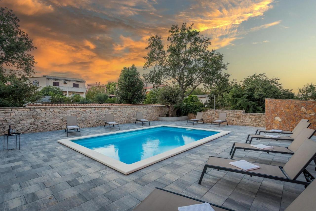 Apartments Cesare With Shared Pool Ližnjan Eksteriør bilde