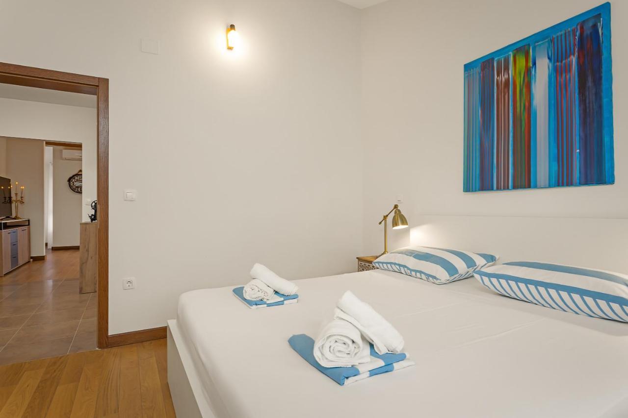 Apartments Cesare With Shared Pool Ližnjan Eksteriør bilde