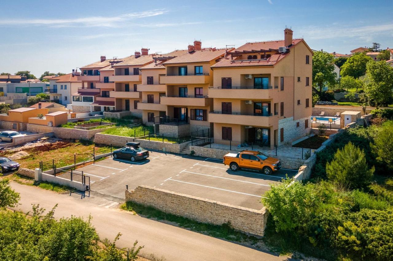 Apartments Cesare With Shared Pool Ližnjan Eksteriør bilde