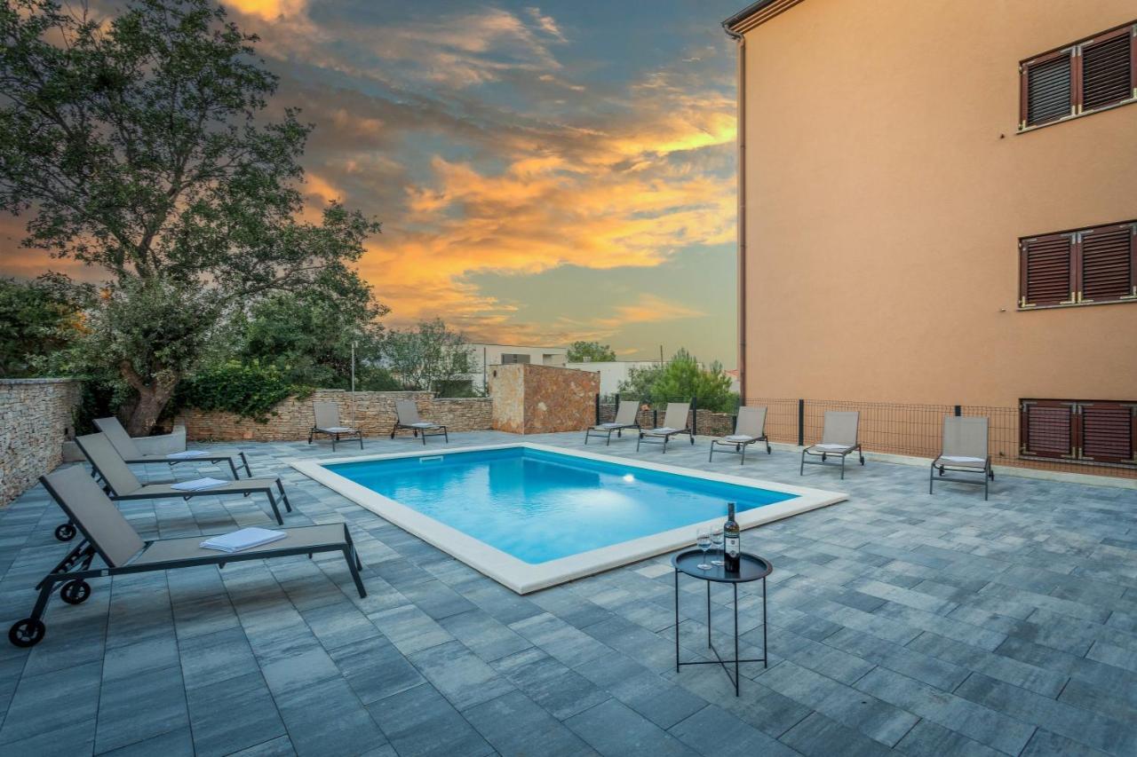 Apartments Cesare With Shared Pool Ližnjan Eksteriør bilde