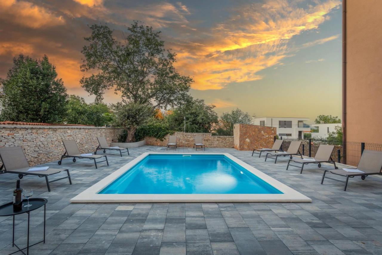 Apartments Cesare With Shared Pool Ližnjan Eksteriør bilde