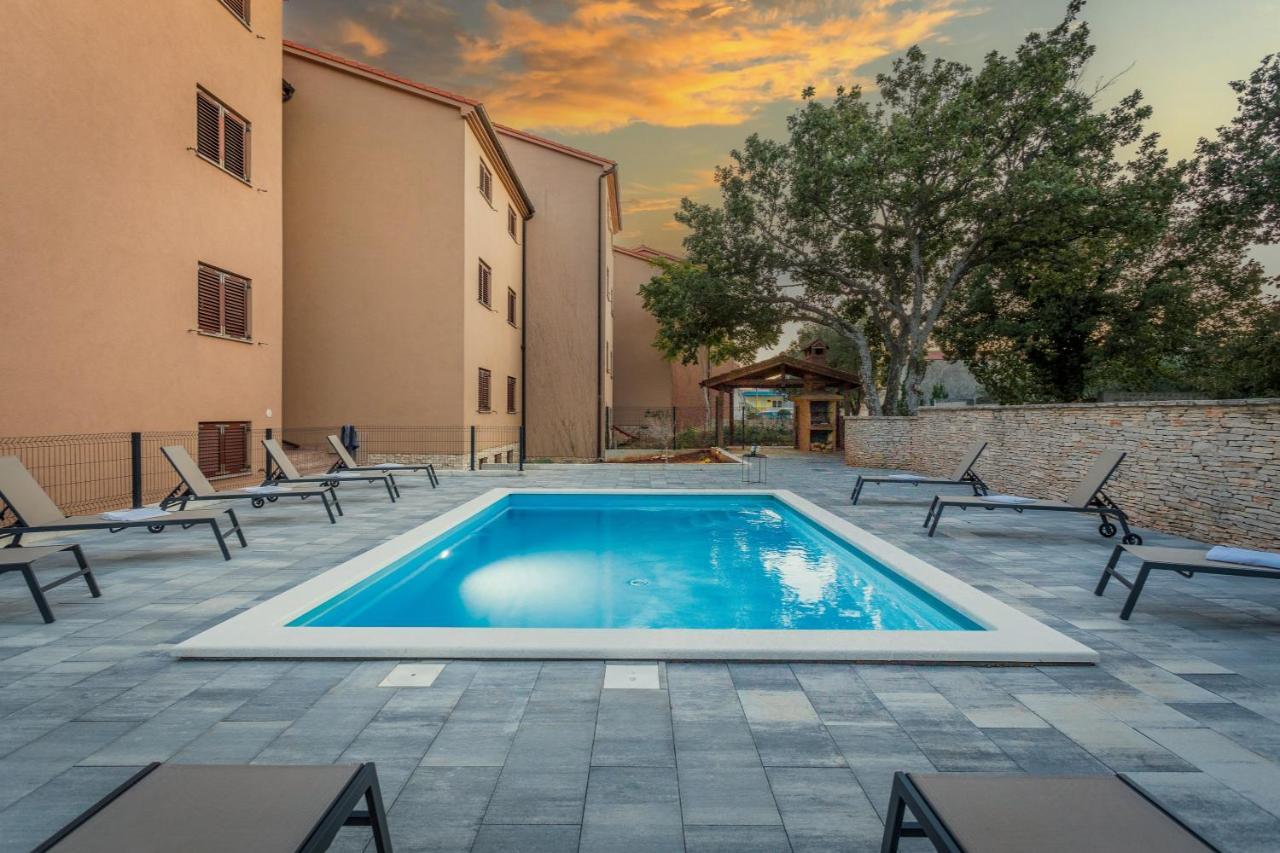 Apartments Cesare With Shared Pool Ližnjan Eksteriør bilde